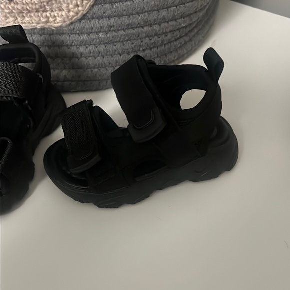 Kids black sandals - Picture 2 of 5